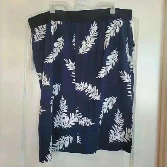 Liz Claiborne Women’s Navy & White Knit Palm Skirt - Picture 7 of 10